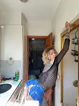 Snapshot of XXX2Freaks chatting on 06-08-26, 01:11 XXX2Freaks online show from 06-08-26, 01:11
