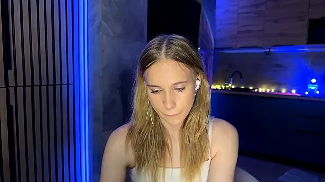 Snapshot of amily_sunray chatting on 05-19-26, 04:35 amily sunray online show from 05-19-26, 04:35
