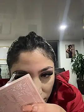 Snapshot of babyy_nicols_m chatting on 07-15-26, 01:44 babyy nicols m online show from 07-15-26, 01:44