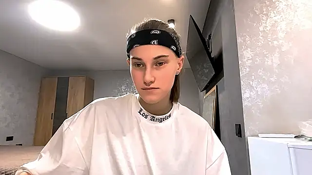 Snapshot of DannieColla chatting on 03-17-26, 12:08 DannieColla online show from 03-17-26, 12:08