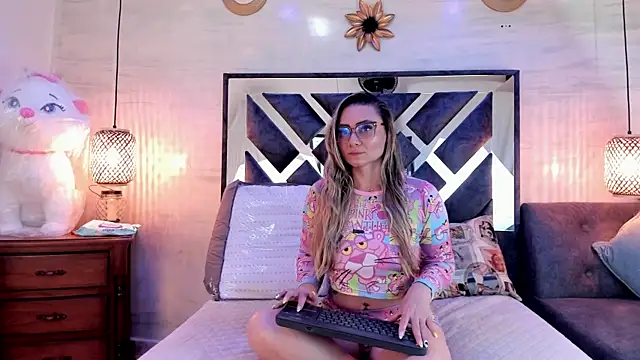 annie vega17  online show from 04-19-26, 01:27