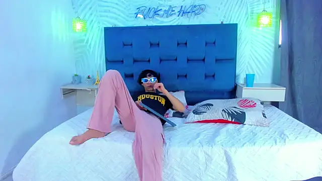 Adventurous Boys online show from 02-27-26, 06:19