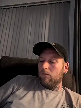 Snapshot of dave32000 chatting on 02-15-26, 12:29 dave32000 online show from 02-15-26, 12:29