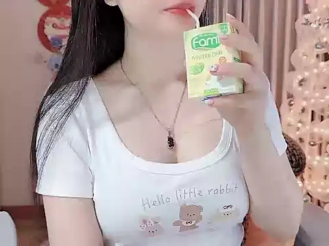 Snapshot of Agnelyn___ chatting on 04-07-26, 02:01 Agnelyn online show from 04-07-26, 02:01