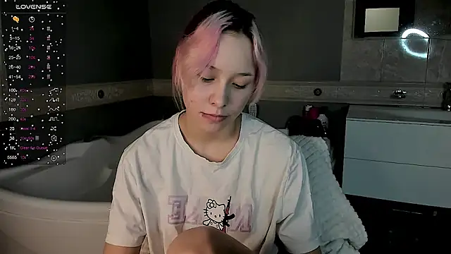 EmilyTrase online show from 04-11-26, 01:21