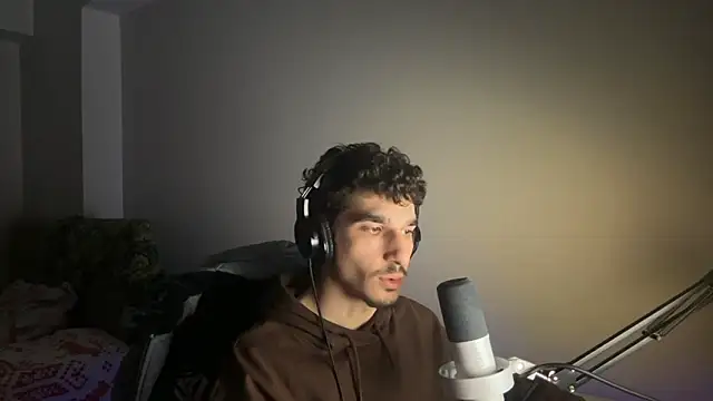 Snapshot of enesbabakral chatting on 02-25-26, 11:03 enesbabakral online show from 02-25-26, 11:03