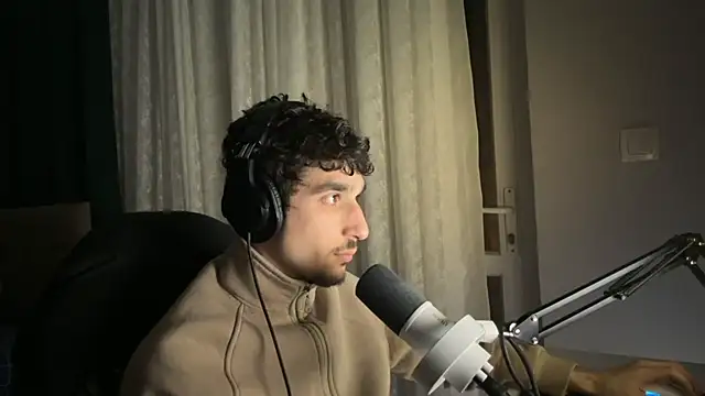 Snapshot of enesbabakral chatting on 03-04-26, 06:25 enesbabakral online show from 03-04-26, 06:25