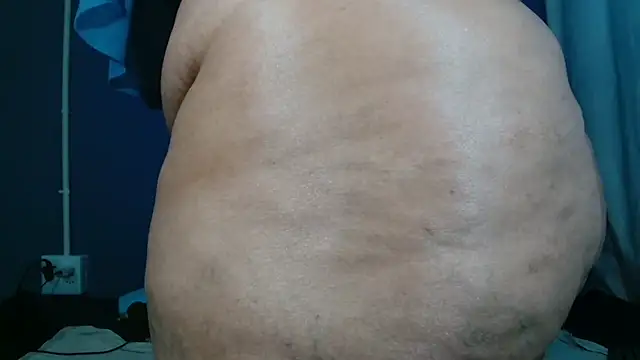 Sweet-Bella17 online show from 04-19-26, 01:27