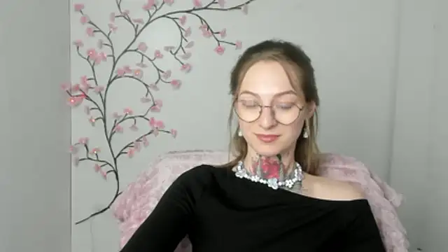 Esmi Winter online show from 03-26-26, 06:46