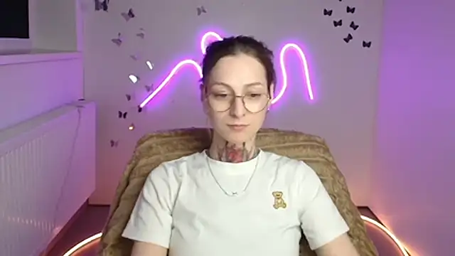 Esmi Winter online show from 04-22-26, 11:34