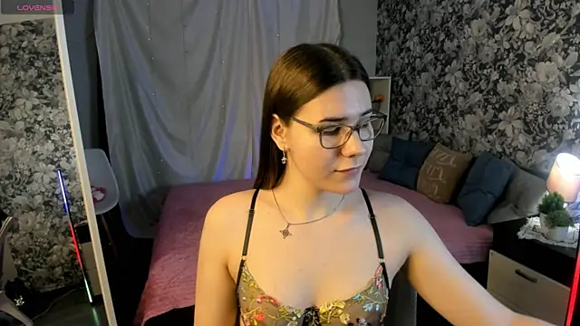Coraline kitty online show from 05-19-26, 11:38