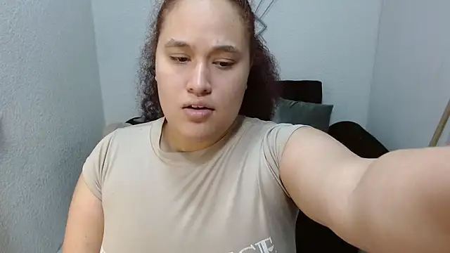 leilanewgirl online show from 04-13-26, 12:21