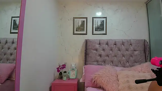 Snapshot of LuciadelaVega chatting on 02-26-26, 11:31 LuciadelaVega online show from 02-26-26, 11:31