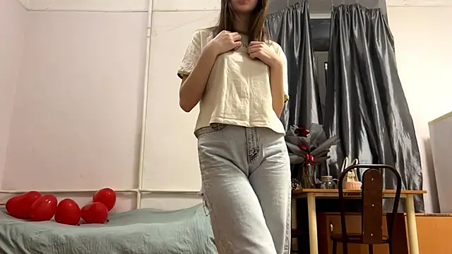 Snapshot of VickieKush chatting on 02-19-26, 04:03 VickieKush online show from 02-19-26, 04:03