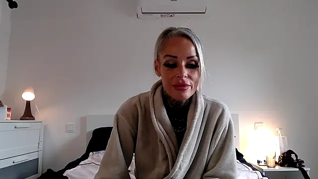 Sophie-Logan-Ink online show from 03-26-26, 10:10