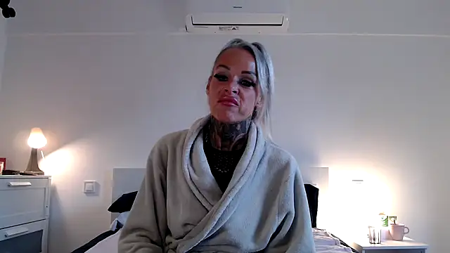 Sophie-Logan-Ink online show from 04-13-26, 04:45