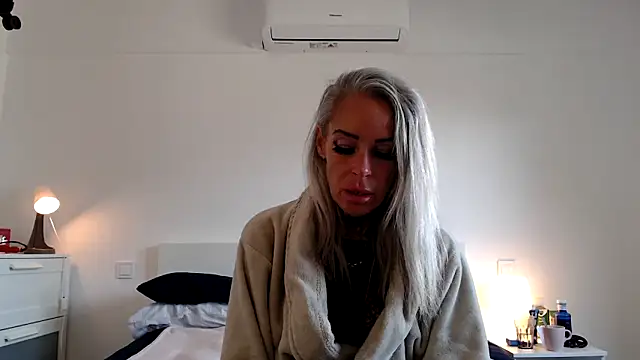 Sophie-Logan-Ink online show from 04-20-26, 09:34