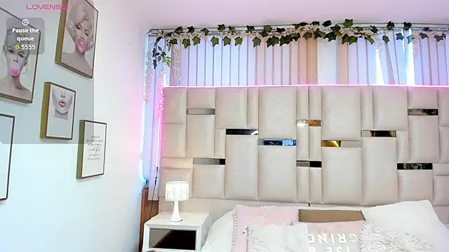 Maya-jhons online show from 02-10-26, 11:36