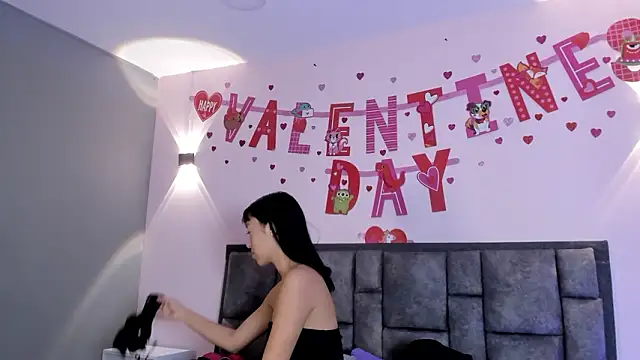 Snapshot of PeytonLouise chatting on 02-17-26, 12:45 PeytonLouise online show from 02-17-26, 12:45