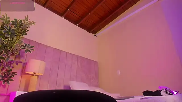 Ashley Beaomunt online show from 04-17-26, 11:13