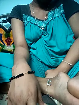 Snapshot of cutezara4 chatting on 02-13-26, 07:10 cutezara4 online show from 02-13-26, 07:10