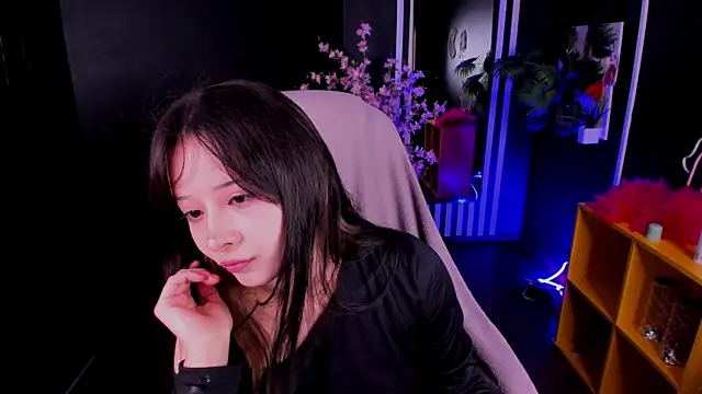 Snapshot of May_Ling chatting on 07-11-26, 10:51 May Ling online show from 07-11-26, 10:51