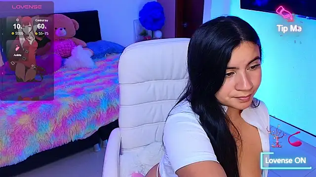 Snapshot of LATINLOVERS_1 chatting on 05-27-26, 08:28 LATINLOVERS 1 online show from 05-27-26, 08:28
