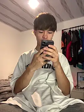 Snapshot of Gatito_gg chatting on 03-04-26, 01:33 Gatito gg online show from 03-04-26, 01:33