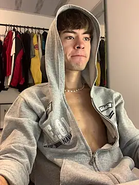 Snapshot of Gatito_gg chatting on 03-14-26, 03:23 Gatito gg online show from 03-14-26, 03:23