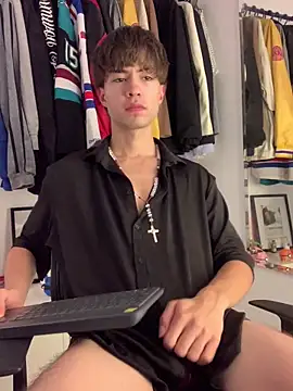 Snapshot of Gatito_gg chatting on 03-17-26, 01:43 Gatito gg online show from 03-17-26, 01:43