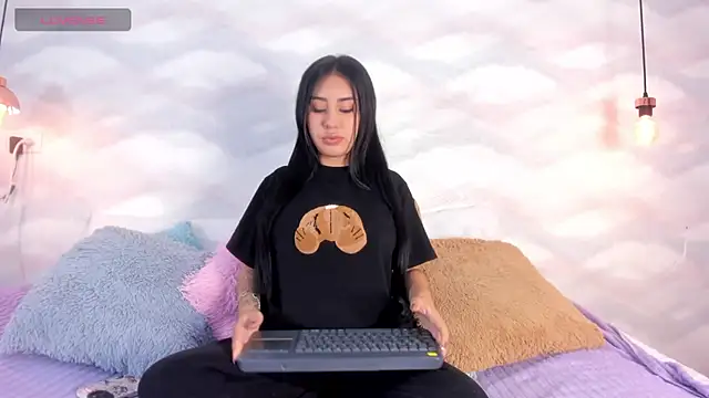 Snapshot of vaelina_angels chatting on 02-17-26, 07:05 vaelina angels online show from 02-17-26, 07:05