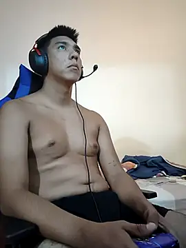 Snapshot of mamichula266 chatting on 03-03-26, 01:39 mamichula266 online show from 03-03-26, 01:39