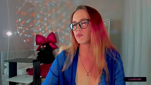 Snapshot of she_wolf chatting on 02-19-26, 01:07 she wolf online show from 02-19-26, 01:07