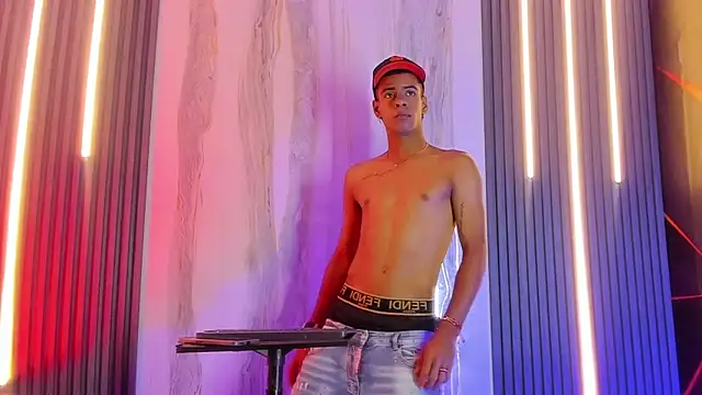 Snapshot of Vicky_and_Jeyco chatting on 02-16-26, 08:38 Vicky and Jeyco online show from 02-16-26, 08:38