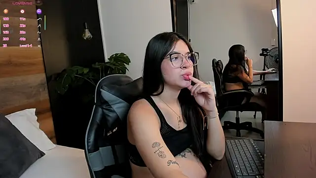 Snapshot of eva_swan_ chatting on 05-18-26, 12:22 eva swan online show from 05-18-26, 12:22