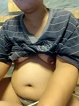 squirtshantal online show from 12-16-25, 06:57