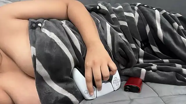 Snapshot of hugeindiantitties chatting on 03-05-26, 07:32 hugeindiantitties online show from 03-05-26, 07:32