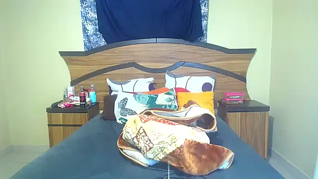 Queenxxxjesy online show from 04-18-26, 07:51