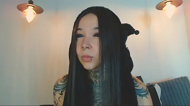 Snapshot of alien_eyes09 chatting on 04-28-26, 01:15 alien eyes09 online show from 04-28-26, 01:15
