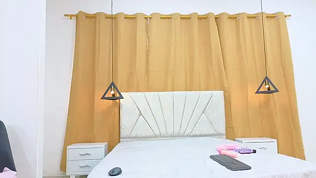 Snapshot of rossane_luxe chatting on 02-19-26, 12:45 rossane luxe online show from 02-19-26, 12:45