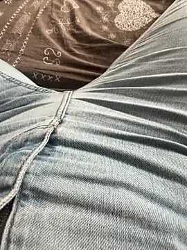 Lynamsb online show from 04-20-26, 03:37