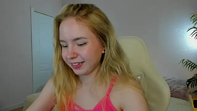Snapshot of Linda__Bloom chatting on 05-31-26, 05:04 Linda Bloom online show from 05-31-26, 05:04