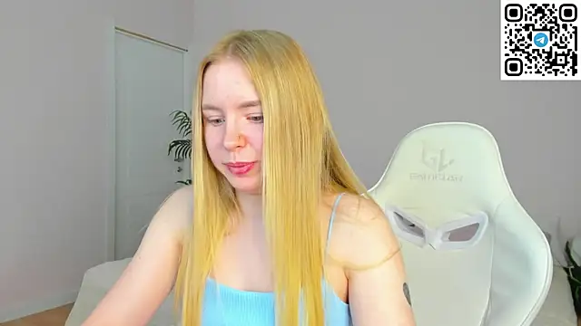 Snapshot of Linda__Bloom chatting on 06-05-26, 12:28 Linda Bloom online show from 06-05-26, 12:28