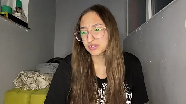 Snapshot of YettaUrive chatting on 03-17-26, 05:16 YettaUrive online show from 03-17-26, 05:16