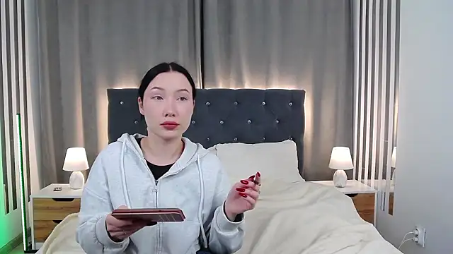 VikkyVonn online show from 03-19-26, 12:09