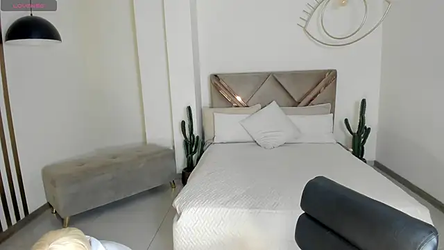 CarolineEvans x online show from 03-19-26, 04:05