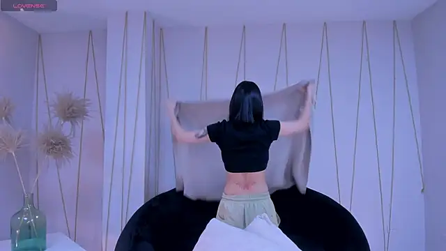 CarolineEvans x online show from 03-20-26, 05:23