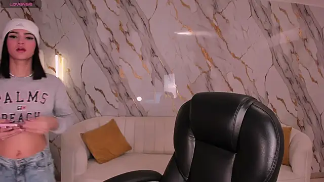 CarolineEvans x online show from 04-28-26, 04:06