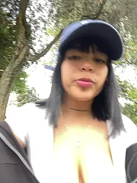 Snapshot of violet19x chatting on 02-18-26, 05:53 violet19x online show from 02-18-26, 05:53