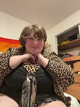 Snapshot of plushietoy chatting on 03-06-26, 10:50 plushietoy online show from 03-06-26, 10:50